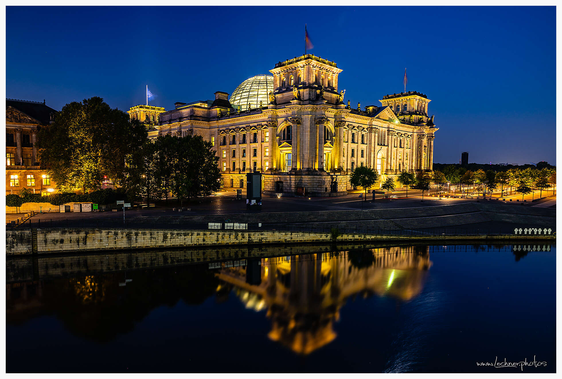 Reichstag morning reflection