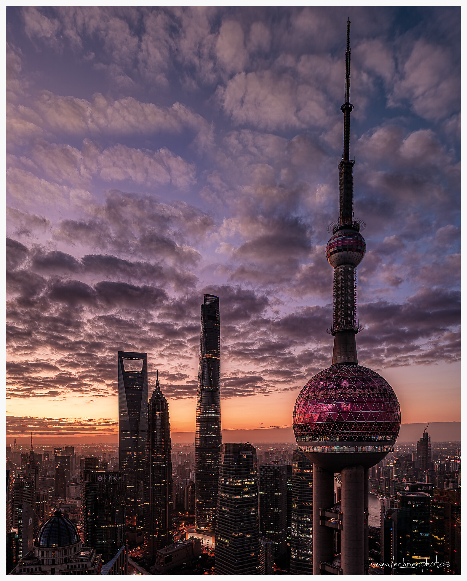 Stunning sunrise over Lujiazui